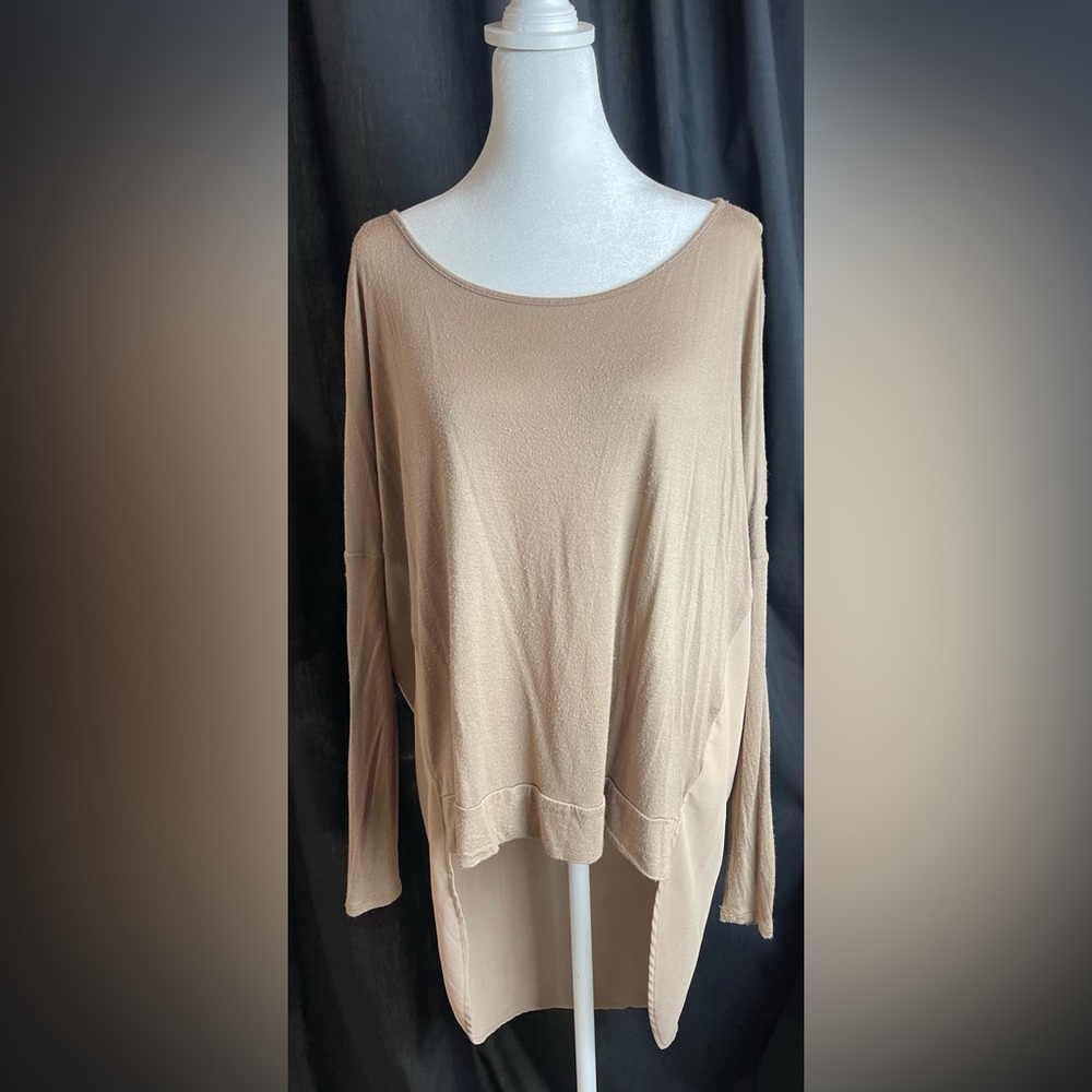 Hi-low women’s top